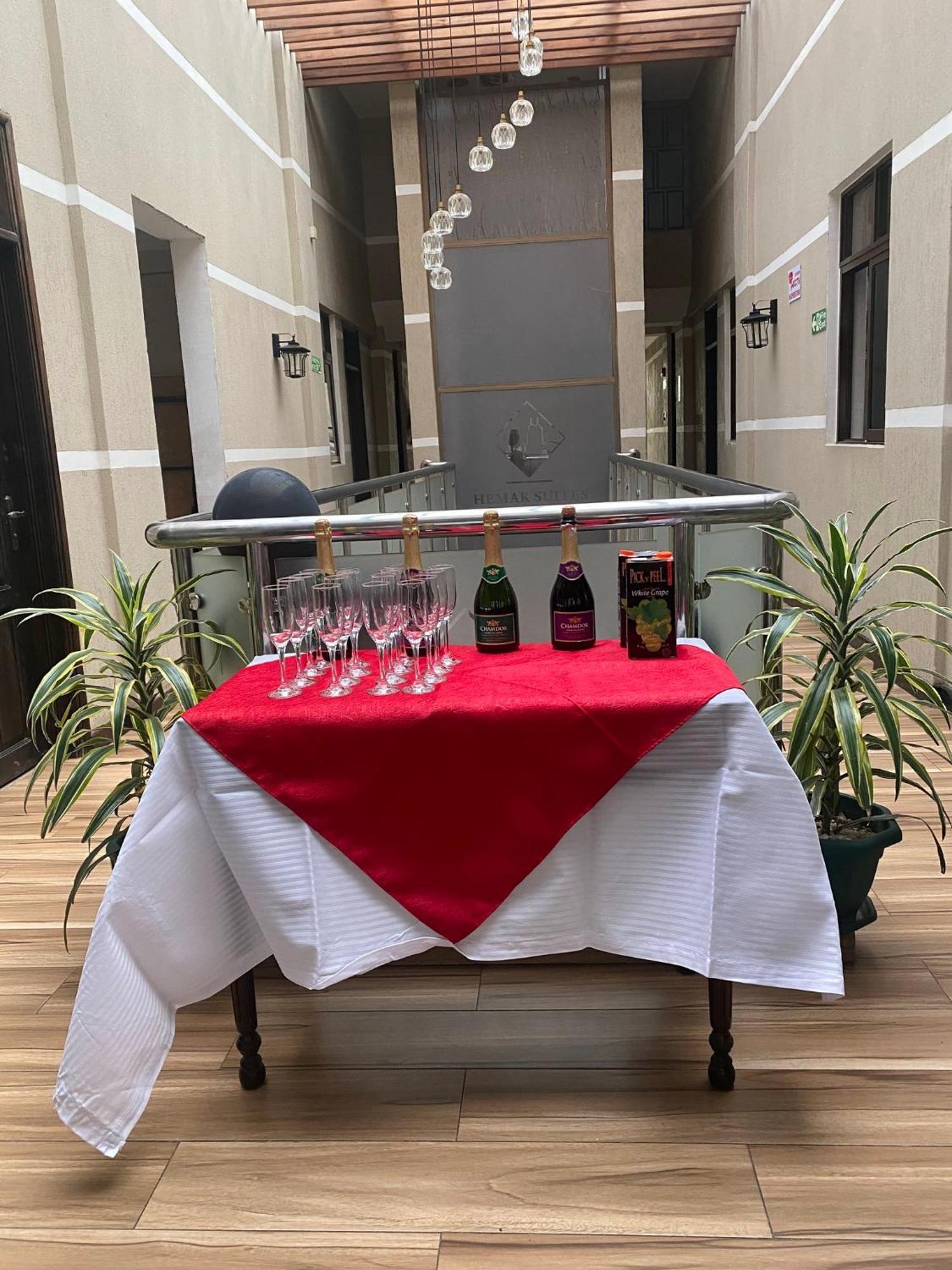 Hemak Suites Ναϊρόμπι Εξωτερικό φωτογραφία
